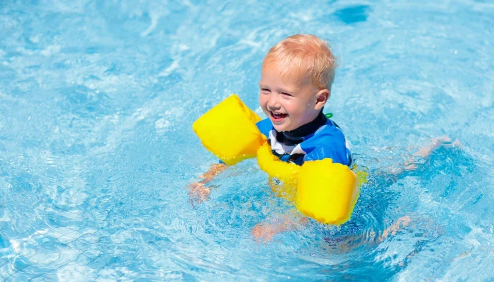 Mantenimiento de piscina sin cloro agresivo: la guía natural para pieles sensibles